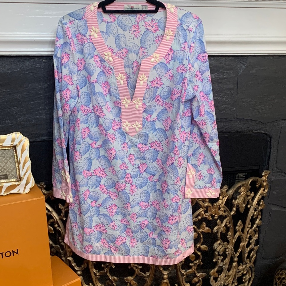 🍍🍍Vineyard Vines Floral Tunic with Pink and Blue Pattern